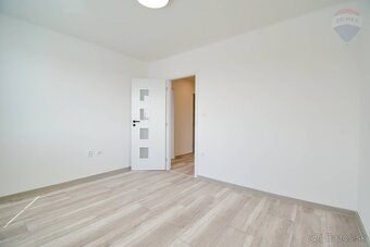 Na predaj 3 izbový byt, 63 m2, lodžia 3 m2, kompletná rekonš - 11