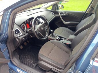 Opel Astra J combi - 11