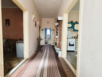 Znížená cena. Na predaj rodinný dom s veľkým pozemkom v... - 11