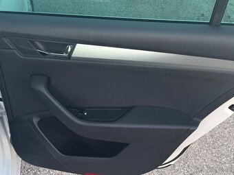 Škoda Superb Combi 2.0TDI - 11