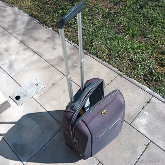 Kufor Samsonite plastovy na kolieskach s teleskopickou rukov - 11