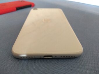 Apple iPhone SE (2020) - 11