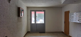 Prenájom 3-izbový byt, 76 m2, balkón, centrum Levice - 11