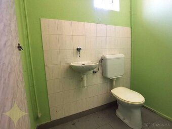 Čiastočne zrekonštruovaný rodinný dom v obci Dolinka - 11