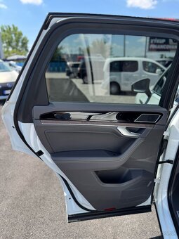 Volkswagen Touareg 3.0 V6 TDI SCR 286k R-Line 4Motion - 11