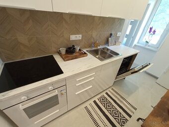 Slnečný zrekonštruovaný 2izbový byt so zariadením na Nivách - 11