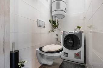 Na predaj 3,5 izbový rodinný dom Lehnice, časť Malý Lég - 11