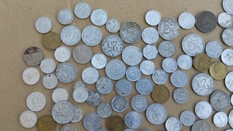 Československé mince - konvolut minci v dřevěné truhličce - 11