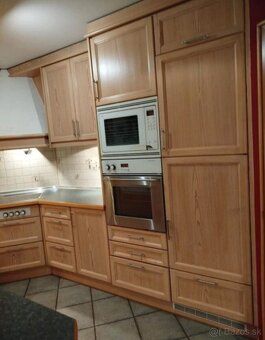 Velká kuchyňská linka z masivu s vestavěnými spotřebiči,5603 - 11