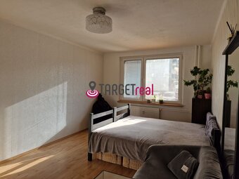 Na predaj veľký kompletne zariadený 3-izbový byt v centre Pi - 11