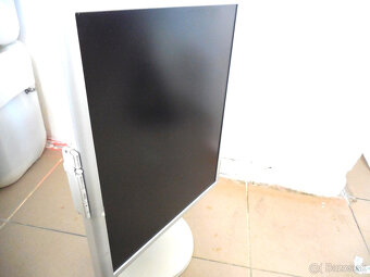 20"HP a 19"HP a NEC LCD 20e kus a 17"HP a AOC 15e kus - 11