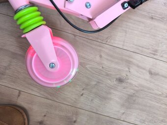 Nová svietiaca dievčenská.kolobežka - 11