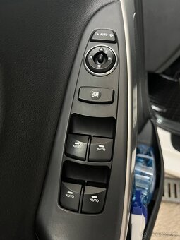 Hyundai i30 CW 1.6i Style - plná výbava - 11