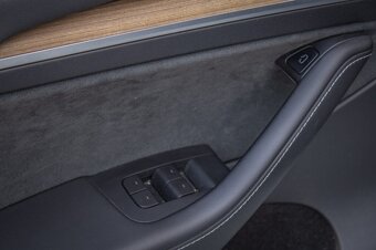 Tesla Model Y Long Range 378kW - 11