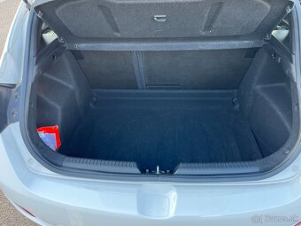 Predám Hyundai i30 1.4i MPI DOHC CVVT Comfort r. v. 2012 - 11