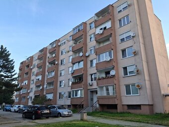 Ponúkame na predaj priestranný trojizbový byt v centre obce - 11