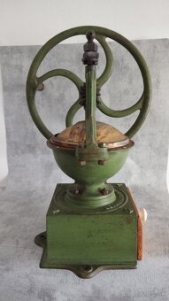 Obrovský mlýnek na kávu s rumapalem. IDEAL D.R.G.M. - 11