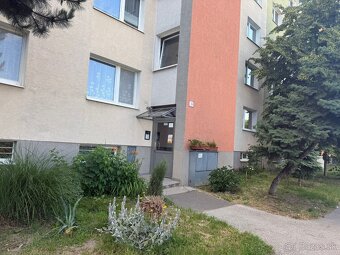 NA PRENÁJOM ÚTULNY 1-IZBOVÝ BYT NA RAJČIANSKEJ UL. VO VRAKNI - 11
