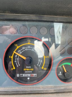 Manipulátor Caterpillar TH210 - 11