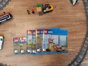 Nákladný vlak Lego 60198 + Koľaje 60205 + 60238 - 11