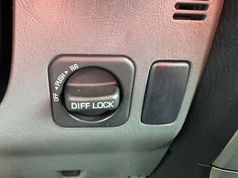 Toyota Land Cruiser 3.0 D-4D - 11