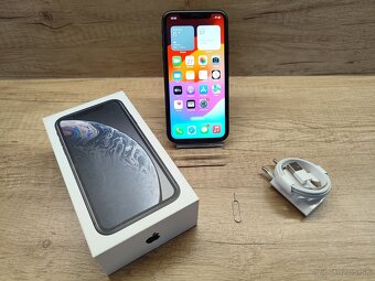 iPhone XR black - super stav + v záruke - 11