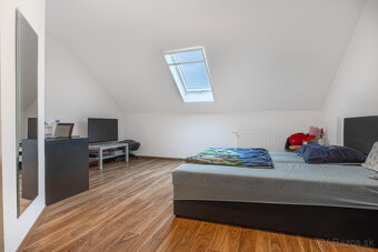 Na predaj 5 izbový poschodový rodinný dom s 2 garážou v Duna - 11