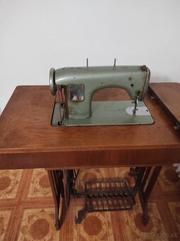 Predám šijací stroj zn.Minerva - 11