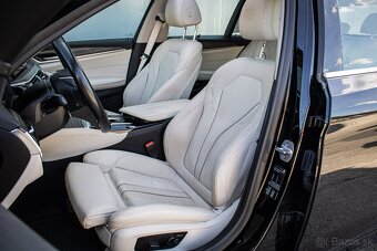 BMW 520d Touring Luxury Line, Pano, El. ťažné, Po servise - 11