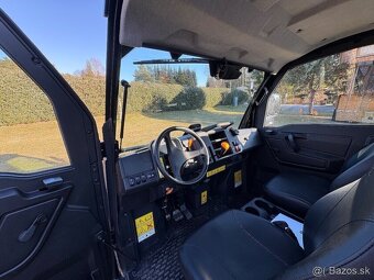 John Deere Gator - 11