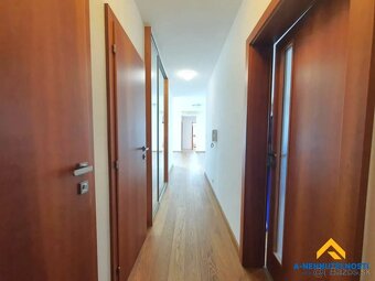 Luxusný byt na Bajkalskej s terasou a 2 parkovacími miestami - 11