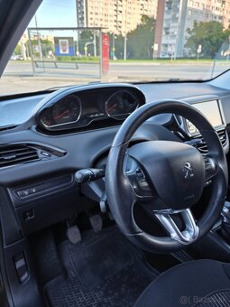 Peugeot 208 1.2 PureTech - 11