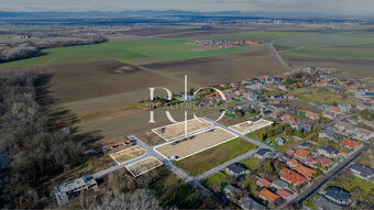 Predaj stavebný pozemok  v novej časti  obce Hrubý Šúr-Senec - 11