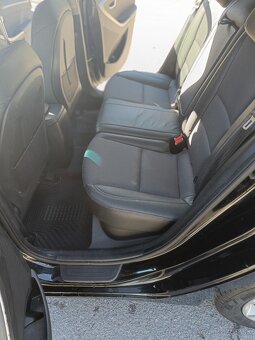 Hyundai i30 Combi 1.6 CRDi Premium – výborný stav, nová STK - 11