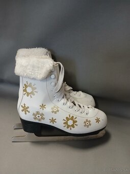 Predám lyže a korčule v dobrom stave - 11