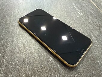Apple iPhone XR 64 GB v žltej farbe - 11