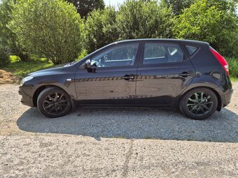 Predám Hyundai i30 2.0 benzín - 11