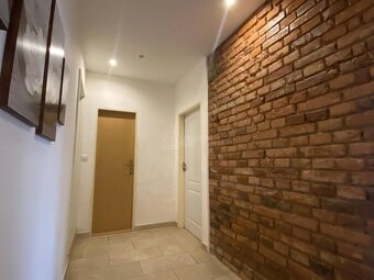 Predaj viacgeneračného domu s veľkým pozemkom v centre obce  - 11