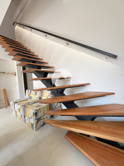 IBA U NÁS  Reality KOMPLEX s.r.o. Vám ponúka na PREDAJ zr - 11