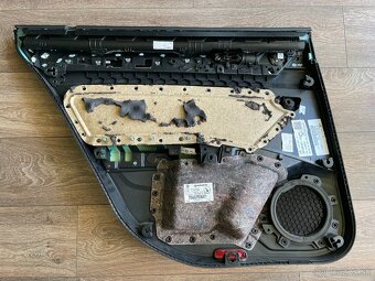 Výplne dverí  Passat B8 - 11