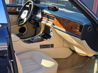 Jaguar Daimler XJ40 - 11