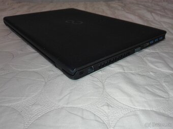 Fujitsu. i3-6006U.15,6“FHD. 1 000 GB. 12 GB DDR4. - 11