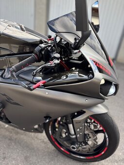 Yamaha R1 Big Bang - 11