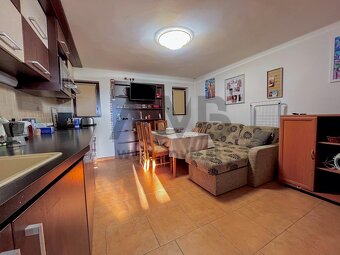 ZREKONŠTRUOVANÝ MODERNÝ VÍKENDOVÝ DOM S VÍNNOU PIVNICOU - 11