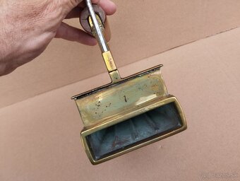 Stará zachovalá mosazna žehlička č.7, packetou - 11