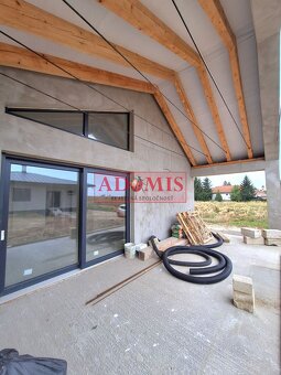 Predám 4-izb. bungalov dokončený Cestice,140m2, obecná voda  - 11
