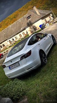 Tesla 3 SR 2023 - 11
