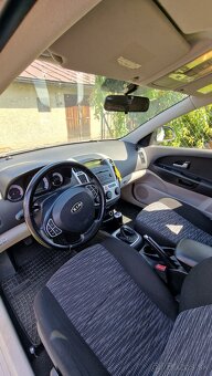 KIA Cee'd 1.6CRDi hatchback - 11