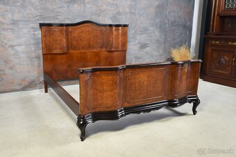 POSTEL Z ORECHOVÉHO DREVA - 11