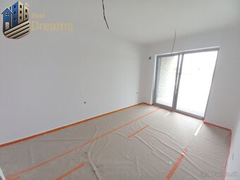 SKOLAUDOVANÉ Posledné voľné obchodné priestory na predaj v  - 11